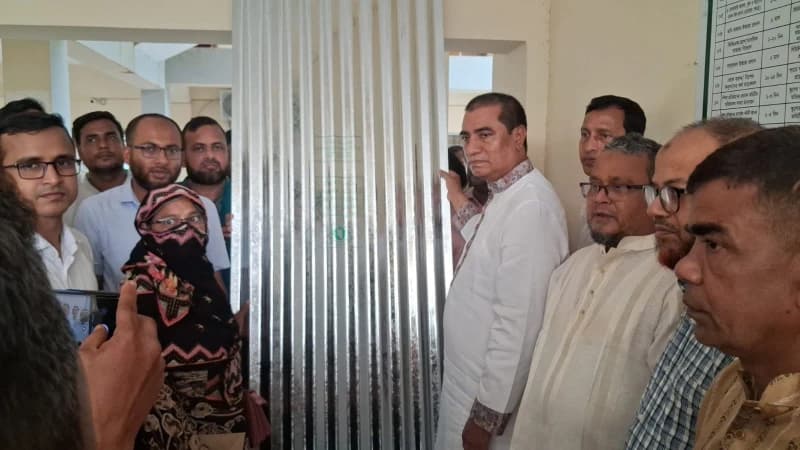 পটিয়ায় অগ্নিকাণ্ডে ক্ষতিগ্রস্ত ৪ পরিবারকে ঢেউটিন ও...