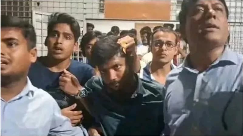 রাবিতে সাংবাদিকদের ওপর হামলা: সিসিটিভি ফুটেজ মুছে...