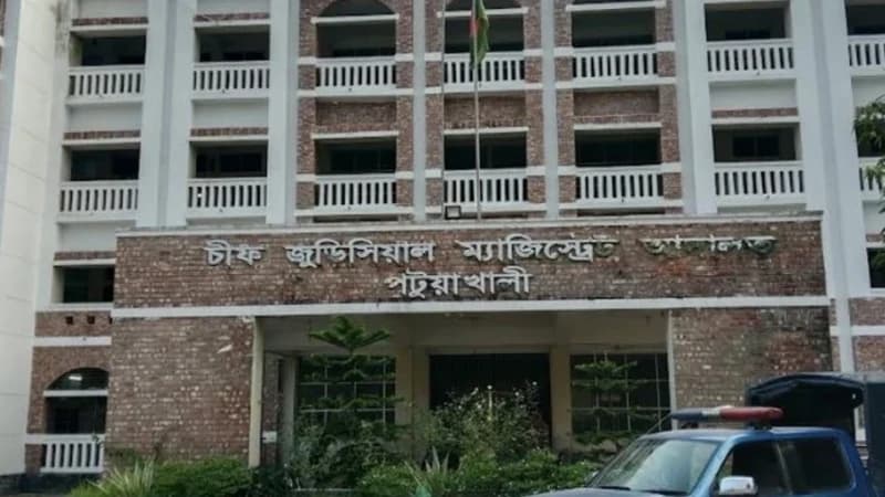 আদালত ভবনে দুই নারীর মারামারি, স্বতঃপ্রণোদিত হয়ে ম...