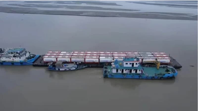 সাত দশক পর ব্রহ্মপুত্র দিয়ে আসাম থেকে বাংলাদেশে মি...