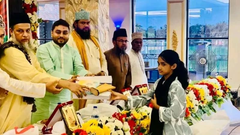 আল্লামা হাশেমী শিক্ষা বৃত্তি অর্জন: একই মঞ্চে বাবার গৌরব ও মেয়ের জোড়া সাফল্য