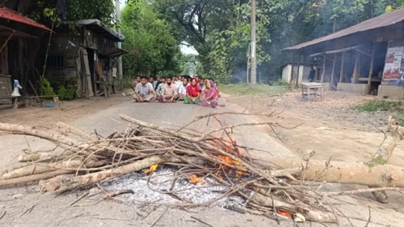 রাঙামাটি-খাগড়াছড়িতে অর্ধদিবস সড়ক-নৌপথ অবরোধ, কয়েকটি সড়কে যান চলাচল বন্ধ