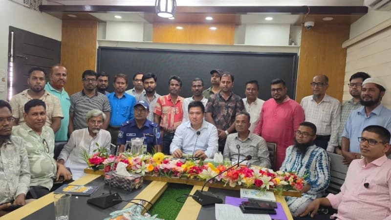 গণমাধ্যমের ওপর দোষ চাপিয়ে দেশের সংকট নিরসন সম্ভব নয়: আহমেদ আবু জাফর