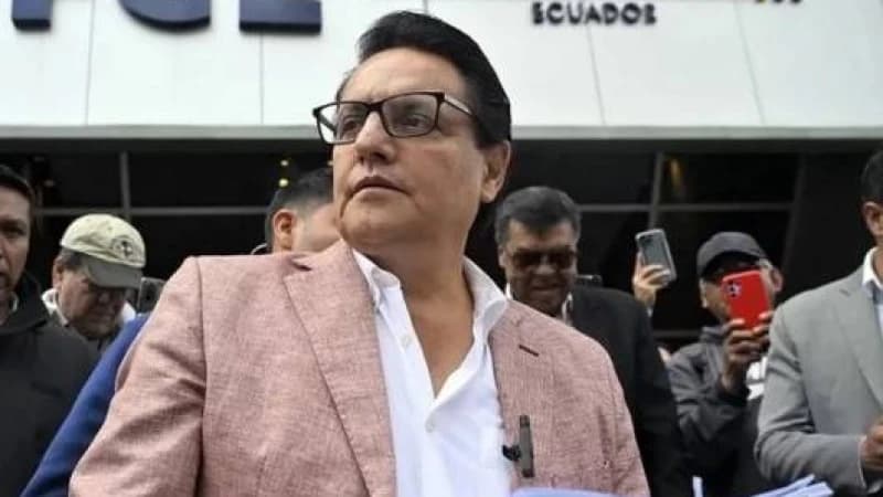 ইকুয়েডরে আসন্ন প্রেসিডেন্ট নির্বাচনের প্রার্থী ফার্নান্দো ভিলাভিসেনসিওকে গুলি করে হত্যা