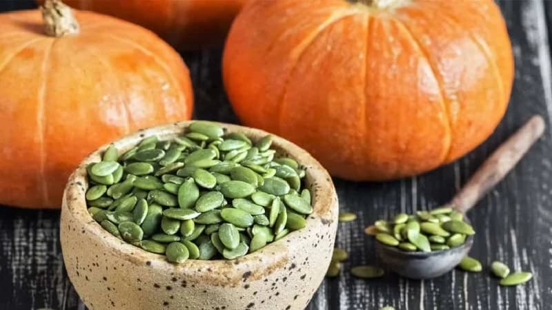 চুলের যত্নে যেভাবে কাজ করে কুমড়ার বীজ
