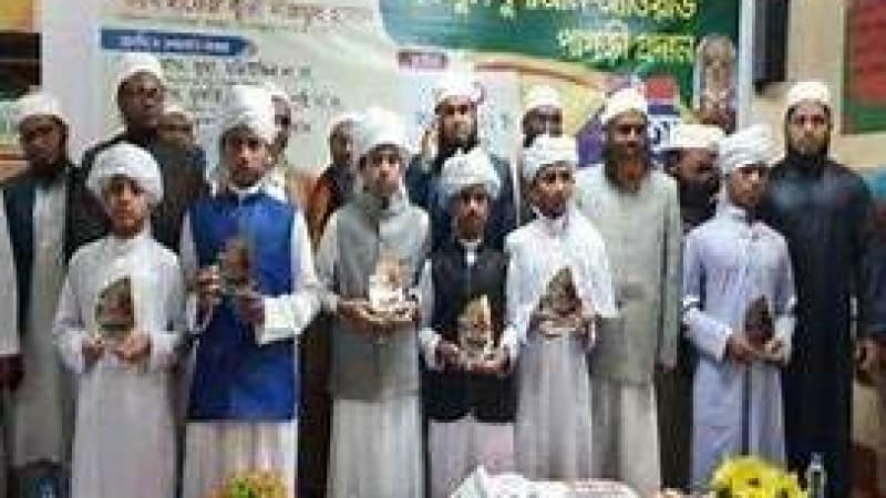 কক্সবাজারে ৪০ কোরআনে হাফেজকে সম্মাননা