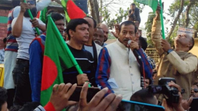 মোটর সাইকেল শোডাউন বাতিল করে পায়ে হেঁটে বিজয় র‍্যালি করলেন সমাজকল্যাণমন্ত্রী নুরুজ্জামান আহম্মেদ