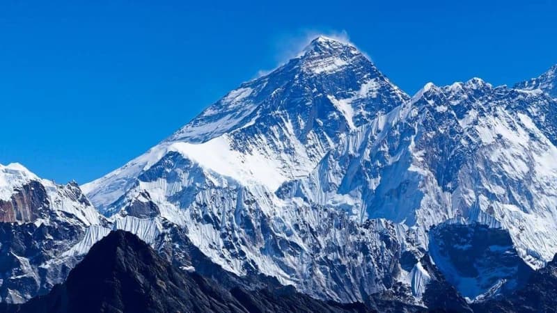 মাউন্ট এভারেস্ট : বিশ্বের সর্বোচ্চ পর্বতশৃঙ্গের কিছু অজানা তথ্য