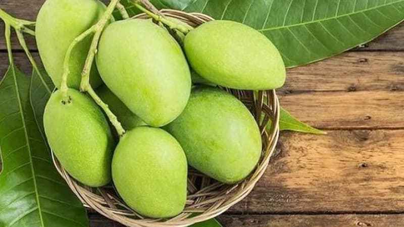 গরমের আকর্ষণ কাঁচা আম
