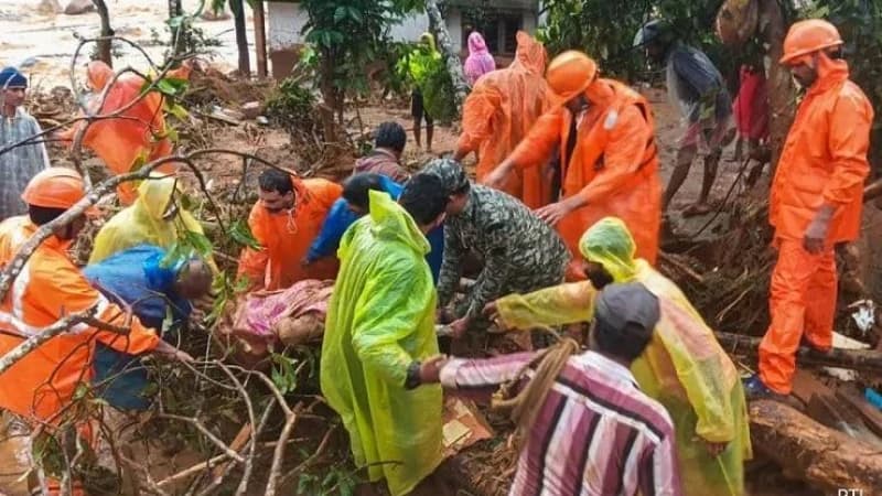 কেরালার ভূমিধসে নিহত বেড়ে ১৪৮ জন কেরালার ভূমিধসে নিহত বেড়ে ১৪৮ জন