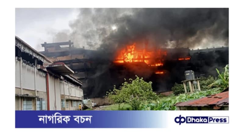 লুটপাটের পর আগুন দেওয়া হয় গাজী টায়ার কারখানায় লুটপাটের পর আগুন দেওয়া হয় গাজী টায়ার কারখানায়