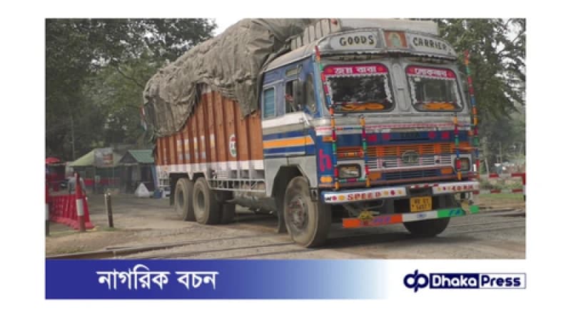হিলিতে শুল্ক কমানোর পরেও পেঁয়াজের দাম কমছে না হিলিতে শুল্ক কমানোর পরেও পেঁয়াজের দাম কমছে না