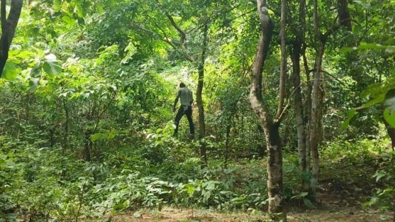 টেকনাফের গহীন পাহাড় থেকে গলায় ফাঁস লাগানো ব্যক্তির মরদেহ উদ্ধার! টেকনাফের গহীন পাহাড় থেকে গলায় ফাঁস লাগানো ব্যক্তির মরদেহ উদ্ধার!