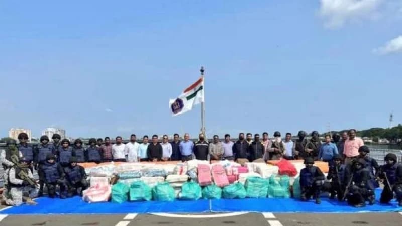 ভারত মহাসাগরে মাদকের বিশাল চালান জব্দ ভারত মহাসাগরে মাদকের বিশাল চালান জব্দ