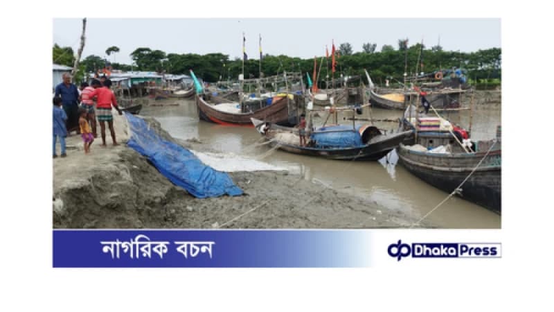 নিষেধাজ্ঞা উঠে মাছ ধরতে যাচ্ছে হাজার হাজার জেলে: মধ্যরাতে নামবেন সাগরে নিষেধাজ্ঞা উঠে মাছ ধরতে যাচ্ছে হাজার হাজার জেলে: মধ্যরাতে নামবেন সাগরে