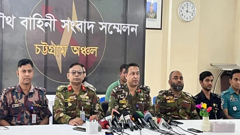 চট্টগ্রামে হাজারী লেনে সহিংসতা: যৌথ বাহিনীর অভিযানে ৮০ আটক চট্টগ্রামে হাজারী লেনে সহিংসতা: যৌথ বাহিনীর অভিযানে ৮০ আটক