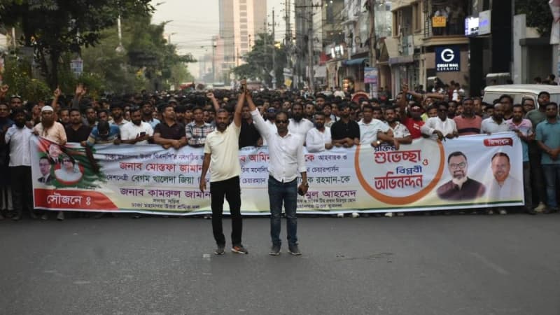 শিমুল আহমেদ ও কামরুল জামানের নেতৃত্বে উত্তরায় আনন্দ মিছিল শিমুল আহমেদ ও কামরুল জামানের নেতৃত্বে উত্তরায় আনন্দ মিছিল