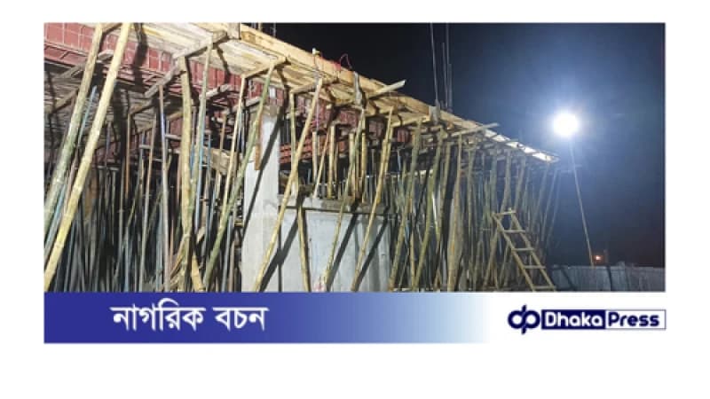 নদী বন্দরে নিম্নমানের সামগ্রী দিয়ে ঢালাইয়ের চেষ্টা, কাজ বন্ধ করলেন স্থানীয়রা নদী বন্দরে নিম্নমানের সামগ্রী দিয়ে ঢালাইয়ের চেষ্টা, কাজ বন্ধ করলেন স্থানীয়রা