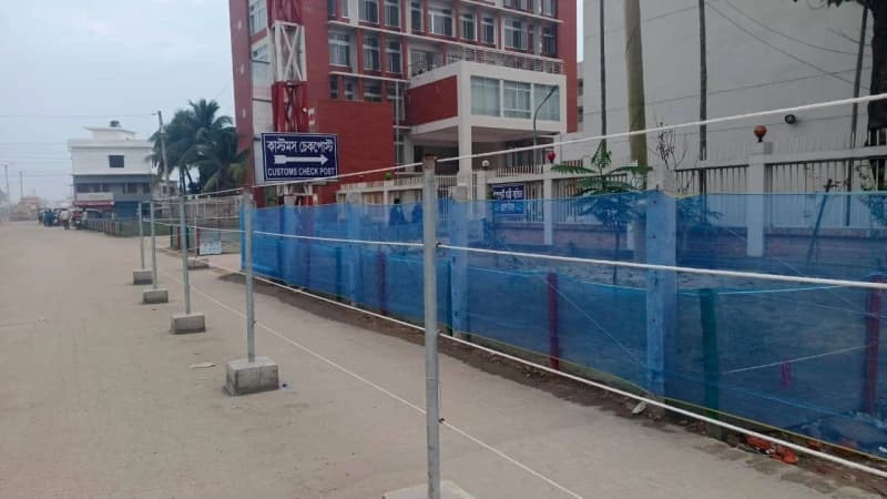 ভোমরায় লাগেজ বাণিজ্যে চাঁদাবাজচক্রের লক্ষ টাকার মিশন ভোমরায় লাগেজ বাণিজ্যে চাঁদাবাজচক্রের লক্ষ টাকার মিশন