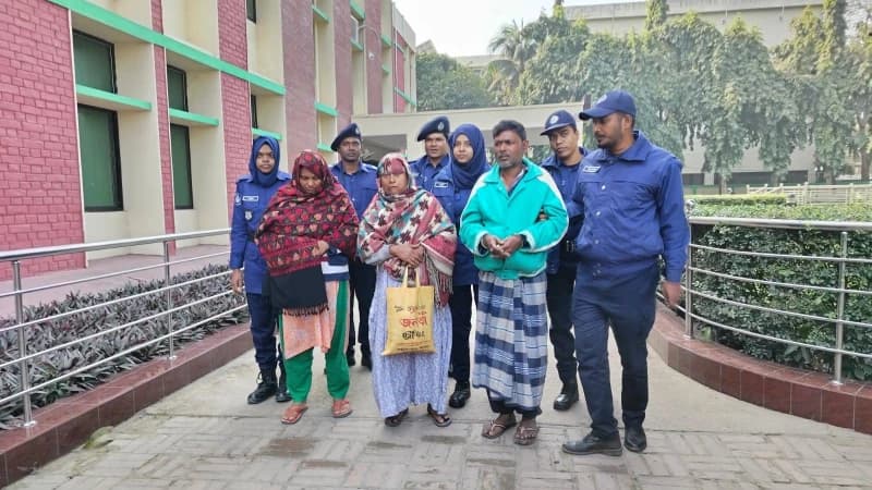 নওগাঁয় আন্ত:জেলা চোর চক্রের তিন সদস্য গ্রেফতার নওগাঁয় আন্ত:জেলা চোর চক্রের তিন সদস্য গ্রেফতার