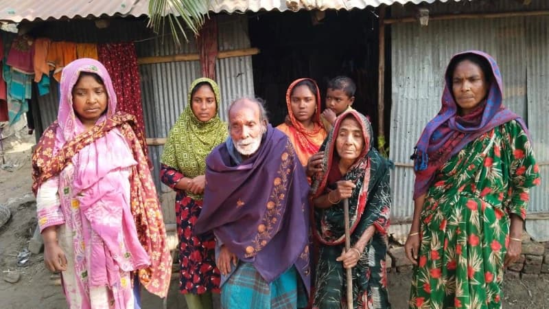 অসহায় বৃদ্ধ মোমিন উদ্দীনের দেখার কেউ নেই: সরকারের সুদৃষ্টি কামনা অসহায় বৃদ্ধ মোমিন উদ্দীনের দেখার কেউ নেই: সরকারের সুদৃষ্টি কামনা