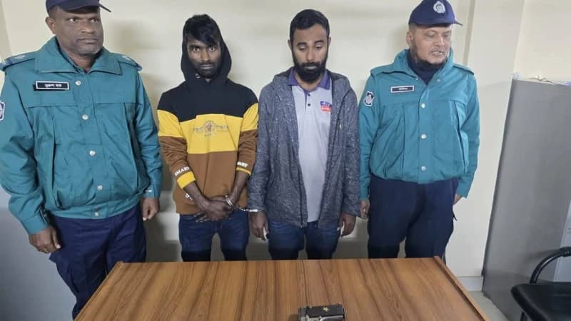 বিদেশি পিস্তল ও ছয় রাউন্ড গুলিসহ দুই অস্ত্রধারী সন্ত্রাসীকে গ্রেফতার করেছে বাড্ডা থানা পুলিশ বিদেশি পিস্তল ও ছয় রাউন্ড গুলিসহ দুই অস্ত্রধারী সন্ত্রাসীকে গ্রেফতার করেছে বাড্ডা থানা পুলিশ
