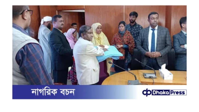 অসহায় ও দরিদ্র মানুষের মাঝে শীতবস্ত্র বিতরণ করেন গাইবান্ধা জেলা দায়রা জজ অসহায় ও দরিদ্র মানুষের মাঝে শীতবস্ত্র বিতরণ করেন গাইবান্ধা জেলা দায়রা জজ