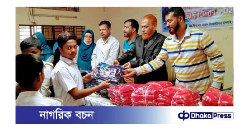 শিক্ষার্থীদের মাঝে শীতের উপহার বিতরণ:এই যেন ভালোবাসার উপহার শিক্ষার্থীদের মাঝে শীতের উপহার বিতরণ:এই যেন ভালোবাসার উপহার