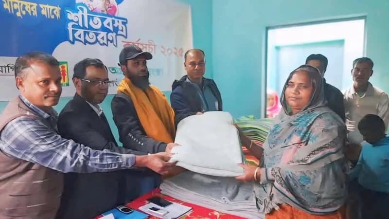 পলাশবাড়ীতে শীতার্ত মানুষের পাশে পল্লী অগ্রগতি সংস্থা পলাশবাড়ীতে শীতার্ত মানুষের পাশে পল্লী অগ্রগতি সংস্থা