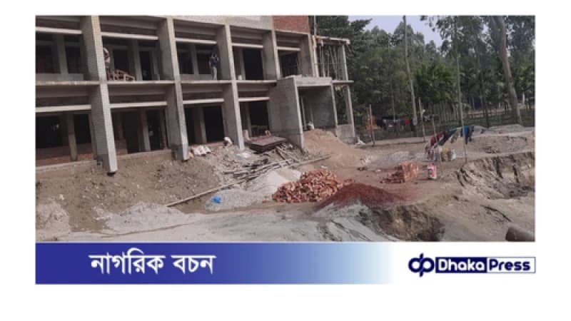 বিদ্যালয়ের মাঠের মাটি কেটে নির্মাণাধীন ভবনের ভিটি ভরাট বিদ্যালয়ের মাঠের মাটি কেটে নির্মাণাধীন ভবনের ভিটি ভরাট