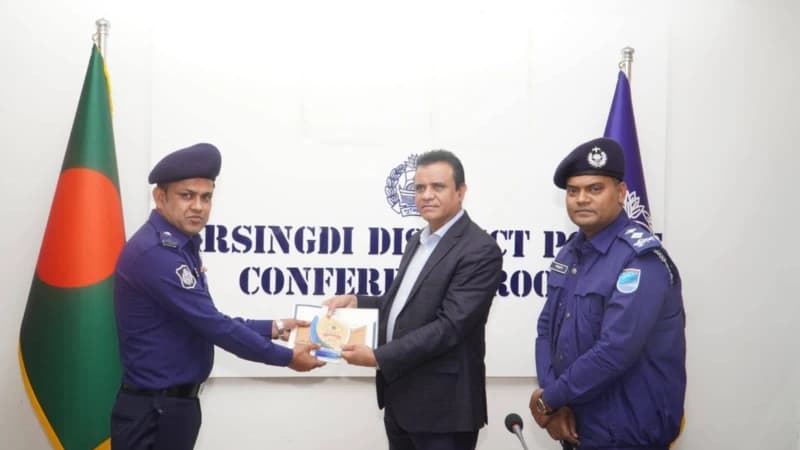 শ্রেষ্ঠ ওসি হিসেবে নির্বাচিত হলেন এমদাদুল হক শ্রেষ্ঠ ওসি হিসেবে নির্বাচিত হলেন এমদাদুল হক