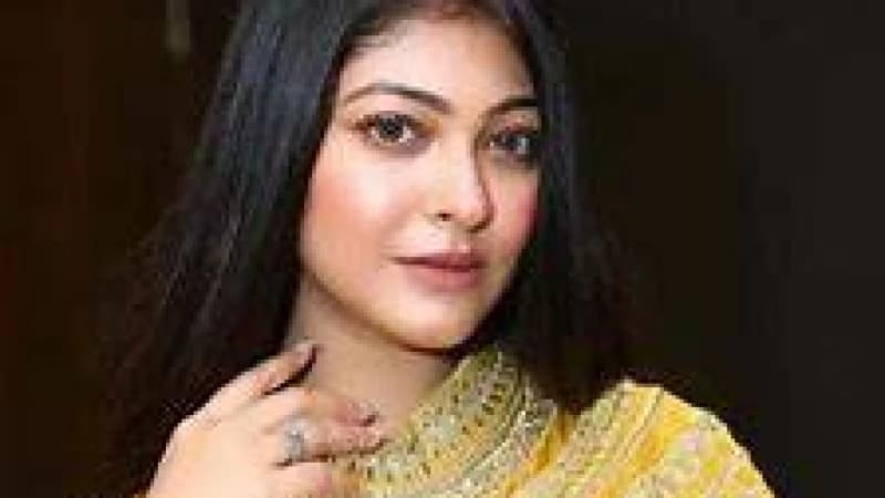 অপমান করে মঞ্চ থেকে নামিয়ে দেওয়া হলো অভিনেত্রী রুকমাকে! অপমান করে মঞ্চ থেকে নামিয়ে দেওয়া হলো অভিনেত্রী রুকমাকে!