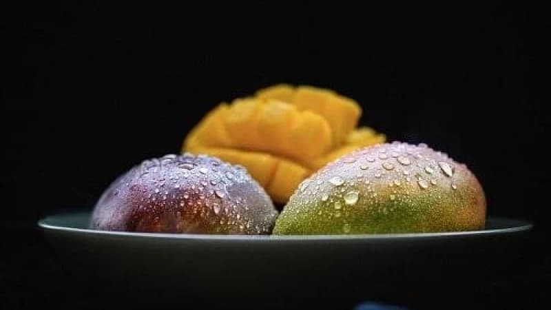 খাওয়ার আগে আম ভিজিয়ে রাখার উপকারিতা খাওয়ার আগে আম ভিজিয়ে রাখার উপকারিতা