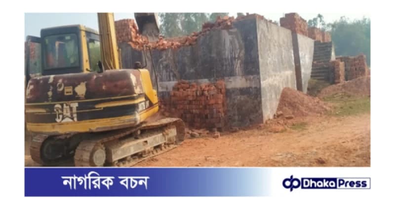 কুড়িগ্রামের উলিপুরে অবৈধ ইটভাটা গুড়িয়ে দিলো প্রশাসন কুড়িগ্রামের উলিপুরে অবৈধ ইটভাটা গুড়িয়ে দিলো প্রশাসন