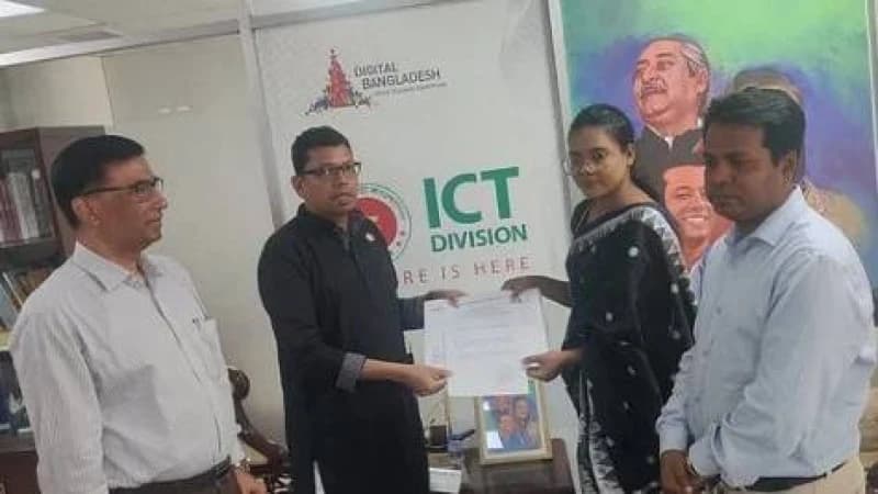 আইসিটি বিভাগে চাকরি পেলেন লাইভে সনদ পোড়ানো মুক্তা আইসিটি বিভাগে চাকরি পেলেন লাইভে সনদ পোড়ানো মুক্তা