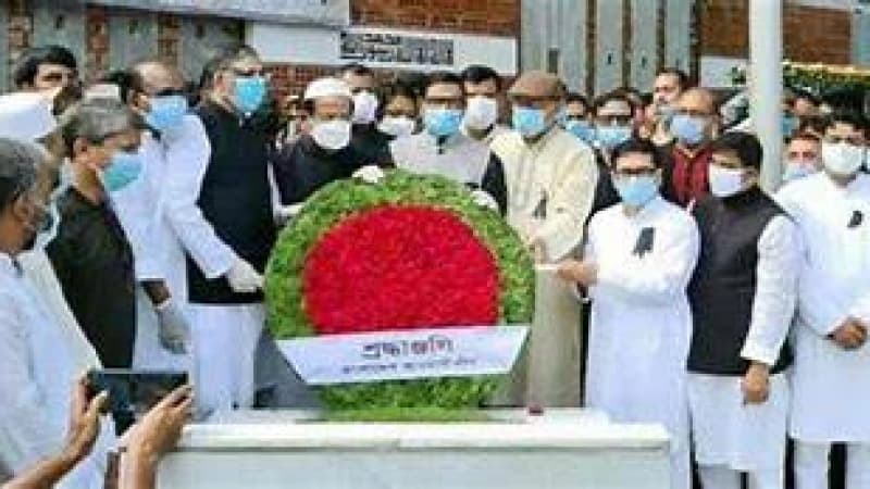 বিএনপির শ্রদ্ধা জিয়াউর রহমানের সমাধিতে বিএনপির শ্রদ্ধা জিয়াউর রহমানের সমাধিতে