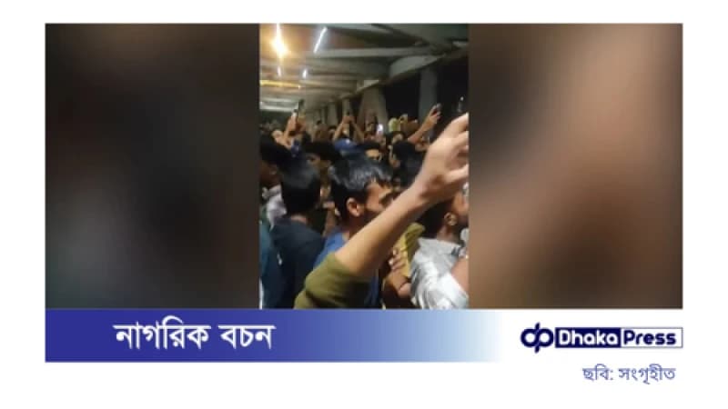 ছিনতাইকারী সন্দেহে দুজনকে ফুটওভারব্রিজে ঝুলিয়ে রাখল স্থানীয়রা ছিনতাইকারী সন্দেহে দুজনকে ফুটওভারব্রিজে ঝুলিয়ে রাখল স্থানীয়রা