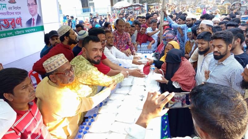 ইপিজেডে স্বেচ্ছাসেবক দলের ইফতার বিতরণ কর্মসূচি উদ্বোধনে নগর আহবায়ক বেলায়েত হোসেন বুলু ইপিজেডে স্বেচ্ছাসেবক দলের ইফতার বিতরণ কর্মসূচি উদ্বোধনে নগর আহবায়ক বেলায়েত হোসেন বুলু