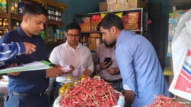 চট্টগ্রামে নিত্য পণ্যের বাজার মনিটরিং এ জেলা প্রশাসনের টিম চট্টগ্রামে নিত্য পণ্যের বাজার মনিটরিং এ জেলা প্রশাসনের টিম