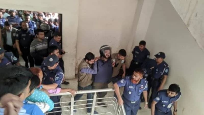 কুড়িগ্রাম জেলা ছাত্রলীগ নেতা ৩ দিনের রিমান্ডে কুড়িগ্রাম জেলা ছাত্রলীগ নেতা ৩ দিনের রিমান্ডে