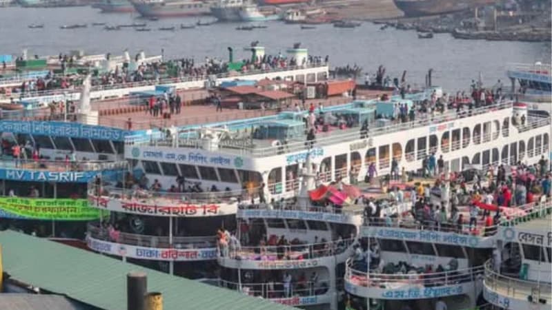 গ্রামে স্বজনদের সঙ্গে ঈদ উদযাপনে ঢাকা ছাড়ছে মানুষ। গ্রামে স্বজনদের সঙ্গে ঈদ উদযাপনে ঢাকা ছাড়ছে মানুষ।
