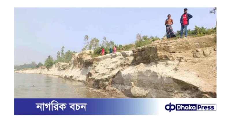 অসময়ে ব্রহ্মপুত্রের ভাঙনে দিশেহারা নদী তীরবর্তী মানুষ অসময়ে ব্রহ্মপুত্রের ভাঙনে দিশেহারা নদী তীরবর্তী মানুষ