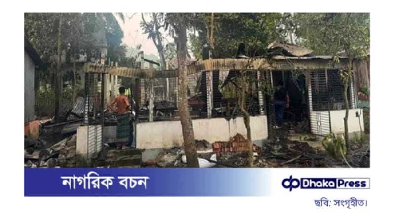 মানিকগঞ্জে চিত্রশিল্পীর বাড়িতে আগুন, ‘ফ্যাসিস্ট’ মোটিফ তৈরির সন্দেহে হামলা! মানিকগঞ্জে চিত্রশিল্পীর বাড়িতে আগুন, ‘ফ্যাসিস্ট’ মোটিফ তৈরির সন্দেহে হামলা!