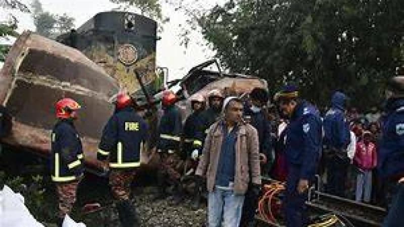 ভারতের ওড়িশার বালেশ্বরে ভয়াবহ ট্রেন দুর্ঘটনায় নিহত ৩০ ভারতের ওড়িশার বালেশ্বরে ভয়াবহ ট্রেন দুর্ঘটনায় নিহত ৩০
