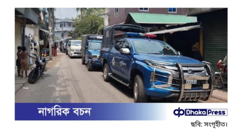 যশোরে আত্মগোপনে থাকা আওয়ামী লীগ নেতাদের বাড়িতে পুলিশের অভিযান যশোরে আত্মগোপনে থাকা আওয়ামী লীগ নেতাদের বাড়িতে পুলিশের অভিযান