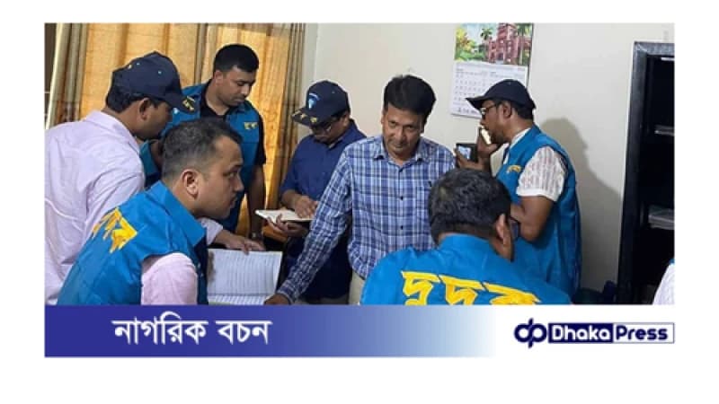 ঘুষ গ্রহণকালে হাতেনাতে গ্রেপ্তার ডিএসসিসির ওয়ার্ড সচিব কুতুবউদ্দিন সোহেল ঘুষ গ্রহণকালে হাতেনাতে গ্রেপ্তার ডিএসসিসির ওয়ার্ড সচিব কুতুবউদ্দিন সোহেল