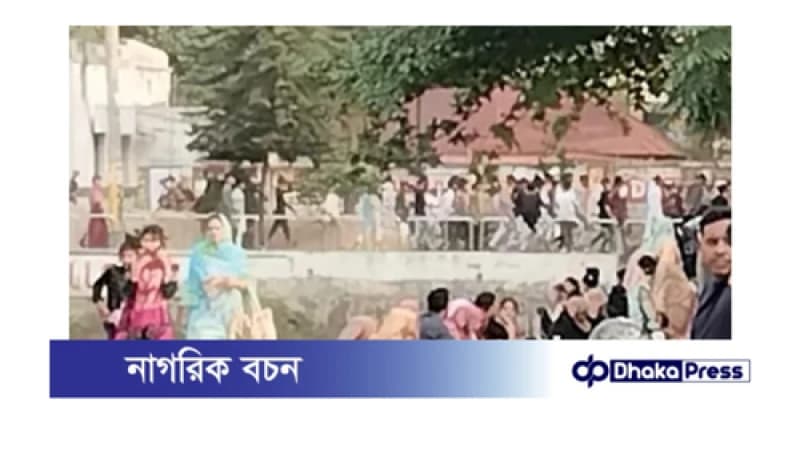 কুমিল্লায় কিশোর গ্যাংয়ের অস্ত্র মহড়া, আতঙ্কে সাধারণ মানুষ কুমিল্লায় কিশোর গ্যাংয়ের অস্ত্র মহড়া, আতঙ্কে সাধারণ মানুষ