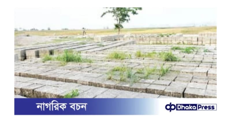 দুধকুমারের তীর রক্ষা বাঁধের নির্মাণকাজ বন্ধ, ভাঙন আতঙ্ক এলাকাবাসী দুধকুমারের তীর রক্ষা বাঁধের নির্মাণকাজ বন্ধ, ভাঙন আতঙ্ক এলাকাবাসী
