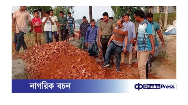 সড়কে নিম্নমানের ইট-খোয়া-বালু ব্যবহারের কারণে কাজ বন্ধ করে দিলেন ইউএনও সড়কে নিম্নমানের ইট-খোয়া-বালু ব্যবহারের কারণে কাজ বন্ধ করে দিলেন ইউএনও
