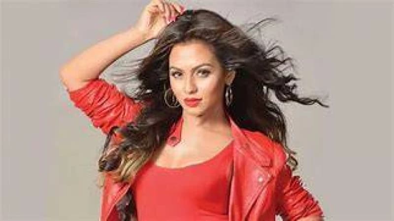 নুসরাত ফারিয়া কেন ‘সুড়ঙ্গ’ সিনেমায় নুসরাত ফারিয়া কেন ‘সুড়ঙ্গ’ সিনেমায়